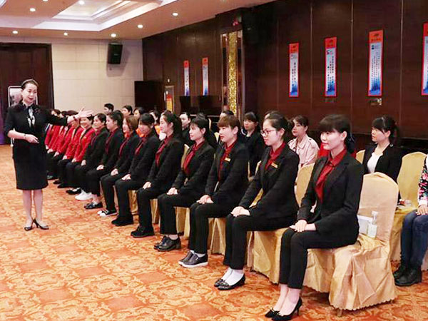 郴州錦馬置業(yè)有限公司,會(huì)議室,標(biāo)準(zhǔn)房,豪華房,商務(wù)房,娛樂(lè)房,商務(wù)休閑房,豪華套房哪里好 郴州錦馬置業(yè)有限公司,會(huì)議室,標(biāo)準(zhǔn)房,豪華房,商務(wù)房,娛樂(lè)房,商務(wù)休閑房,豪華套房哪里好